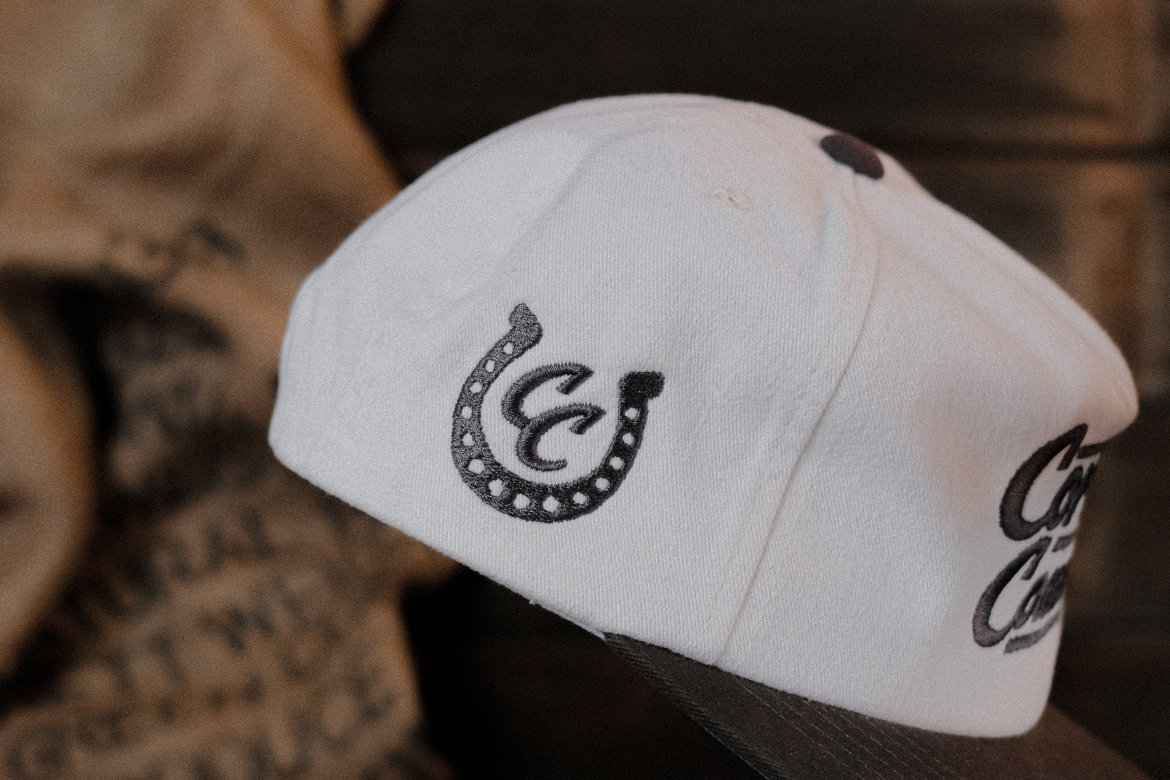 Cortado Cowboy Script Snapback — Cream/Black